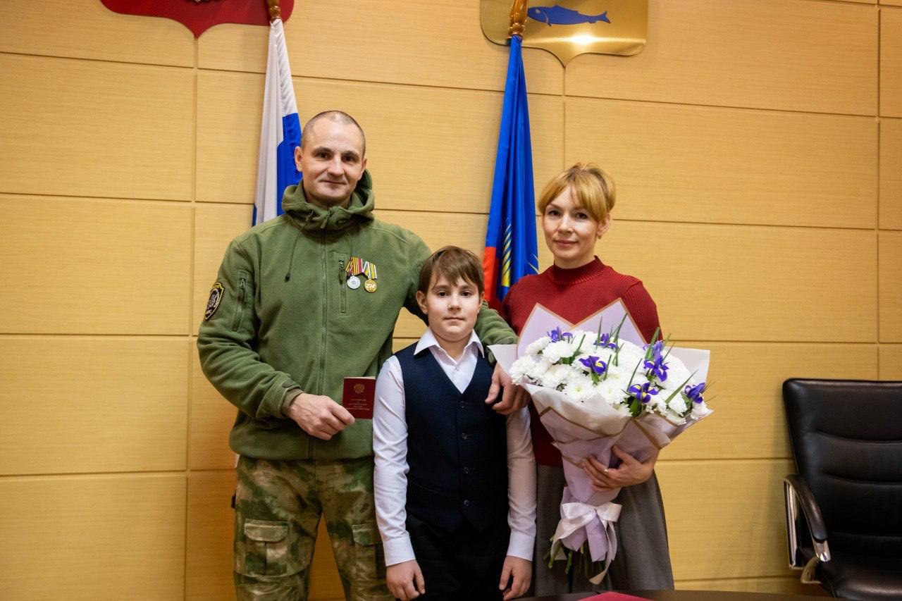 Участнику спецоперации из Мурманска вручили медаль «За храбрость» второй степени