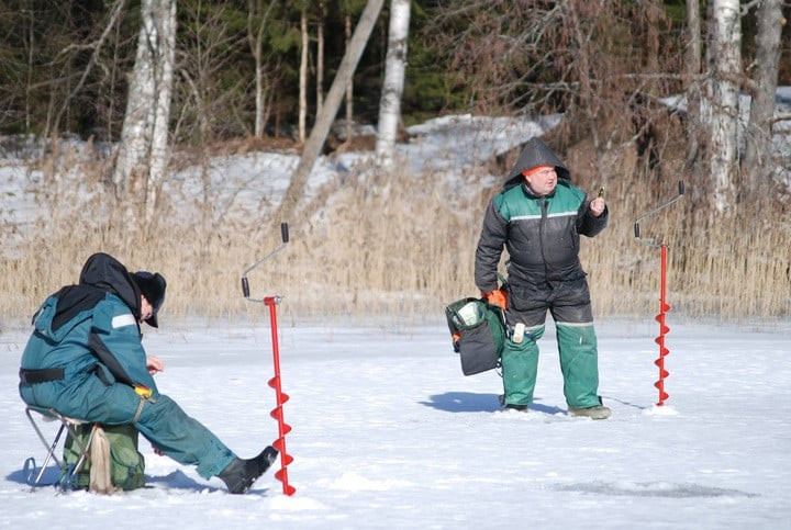 Рыбаков не остановить: северянам рассказали о тонкостях зимней рыбалки