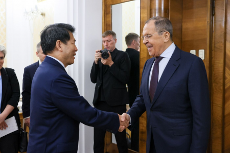 Матерно оскорбленный Киевом дипломат из Китая Хуэй сделал заявление о России и Украине — диалог с Лавровым принес результаты
