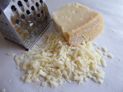 Беру банку кукурузы и натираю сыр: этот вкуснейший салат готовлю каждый день — домашние вылизывают тарелки
