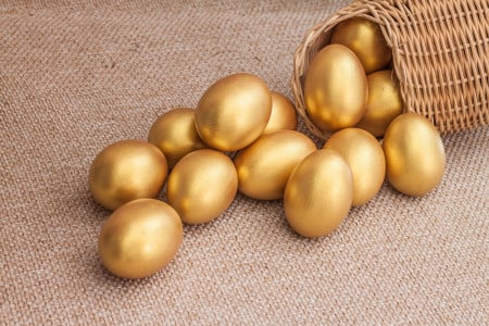 Не простое, а золотое: Богатые хозяйки красят яйца на Пасху только так — Соседки взвоют от зависти