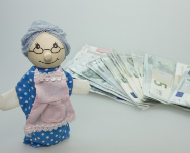 Нескольким категориям российских пенсионеров повысят выплаты с 1 мая — экономист Финогенова