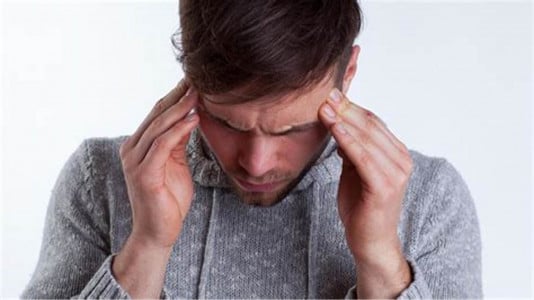 «В зал пойти не получится»: врач рассказала, как отличить головную боль от мигрени — есть 2 главных критерия