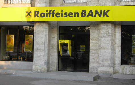 «Европа требует — деваться некуда»: банк Raiffeisen назвал сроки начала ухода из России